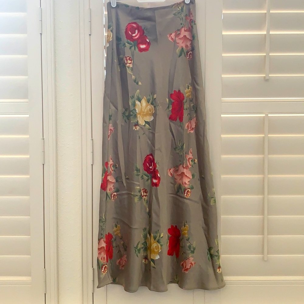 Long Skirt With Floral Print Design